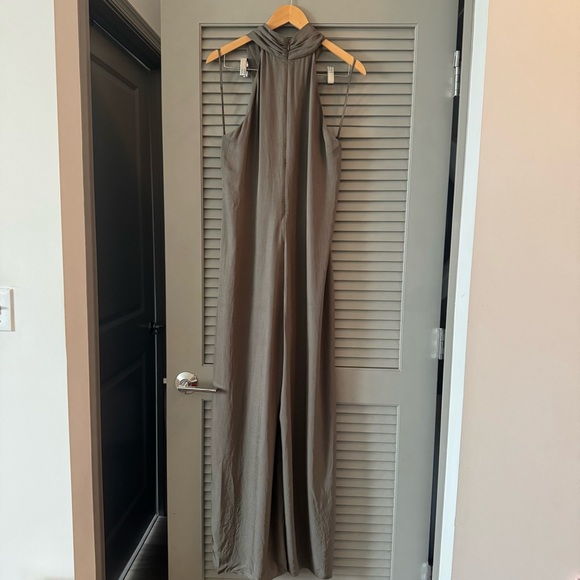 Theory | Halter Jumpsuit in Willow Army Green Brand New with Tags ~ US 12 - Picture 8 of 14